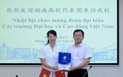 So sánh chuyên ngành Anh – Trung và Trung – Anh tại HPU: Đâu là lựa chọn phù hợp cho bạn?