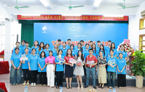 Chương trình Gặp mặt Tân sinh viên Khóa 29 Khoa Quản trị Kinh doanh