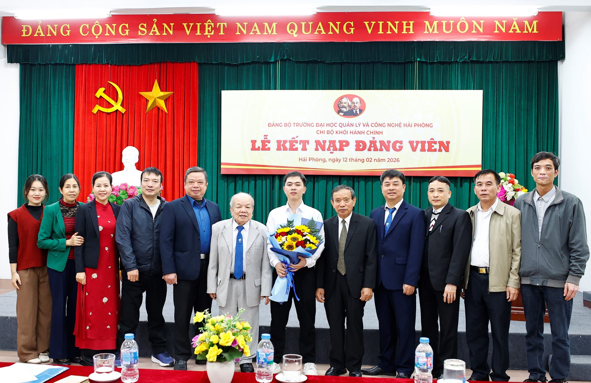 Lễ kết nạp Đảng viên mới tại HPU: bồi đắp 