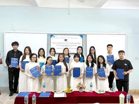 Khoa Ngoại ngữ, Trường Đại học Quản lý và Công nghệ Hải Phòng tổ chức Lễ bảo vệ Khóa luận tốt nghiệp đợt 3