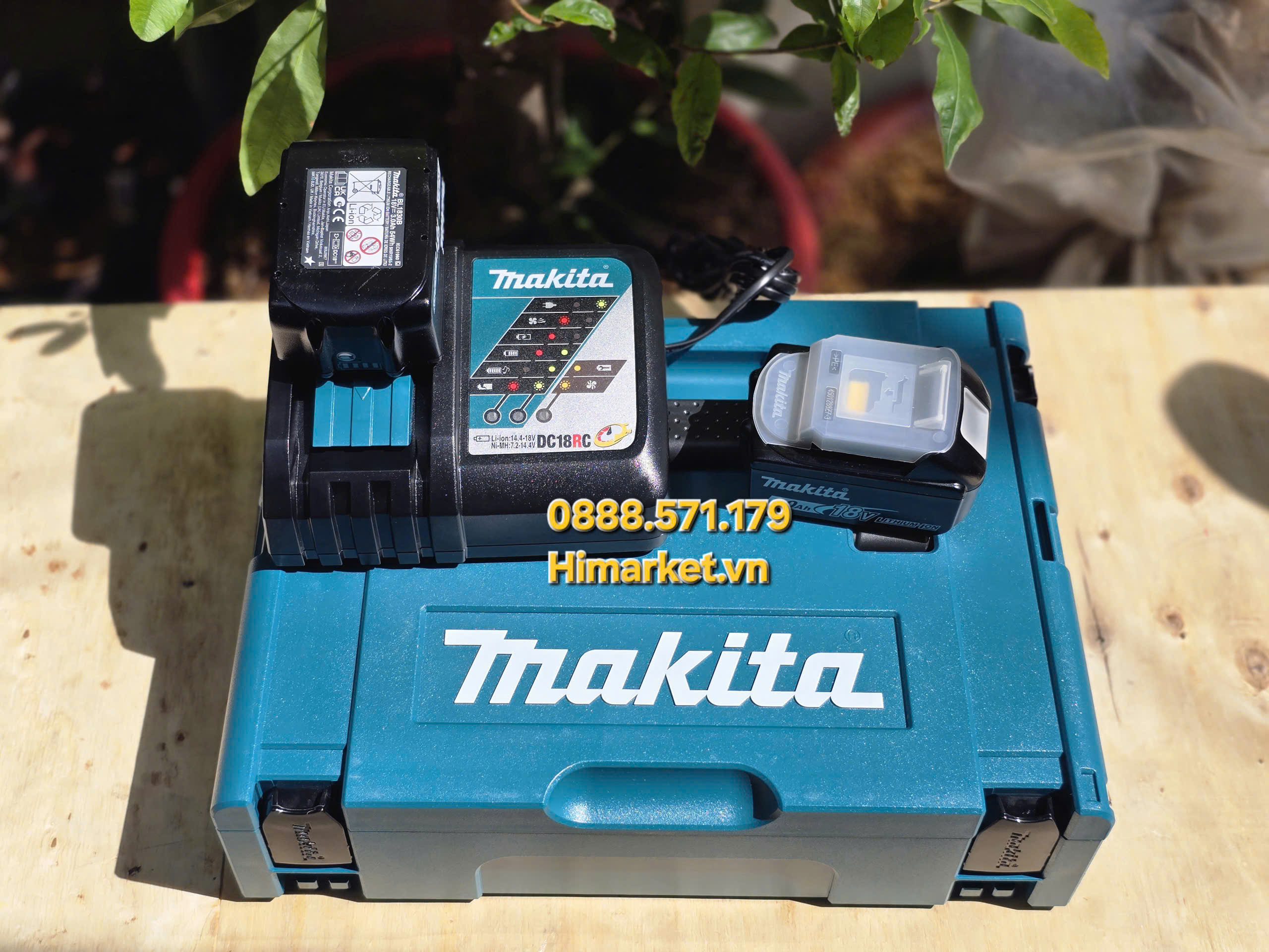 Bộ Sạc và 2 Pin Makpac Makita 197952-5 đóng hộp