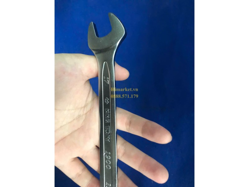 Cận cảnh mã model 19001719 và dải kích thước dập nổi trên thân cờ lê Kingtony