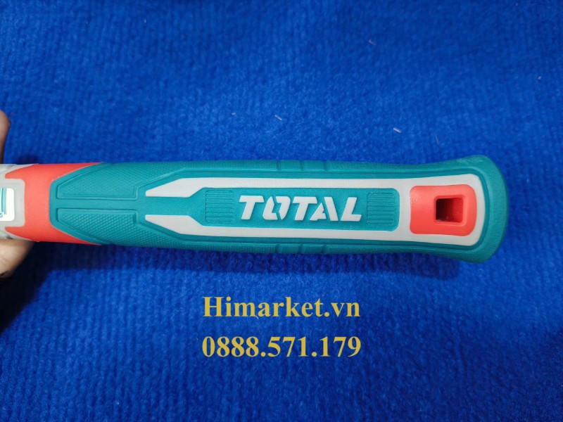 Cận cảnh tay cầm bọc cao su chống trượt dập nổi logo Total