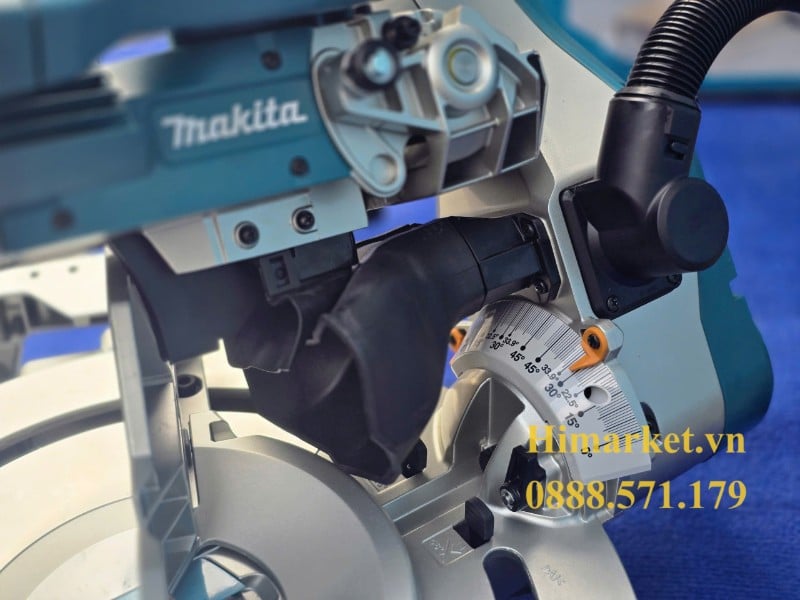 Cận cảnh vạch chia độ thước đo góc nghiêng trên máy cưa Makita DLS211Z