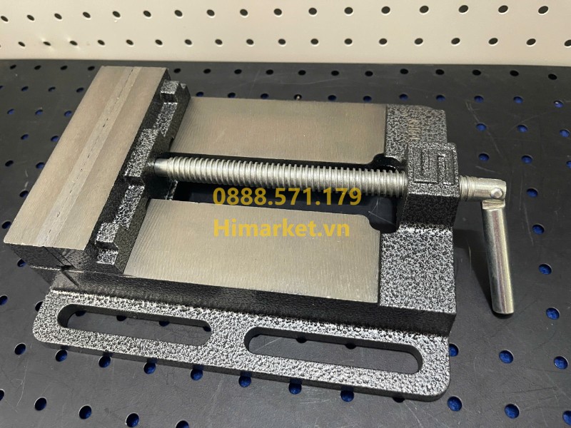 Ứng dụng thực tế ê tô Century trong xưởng cơ khí