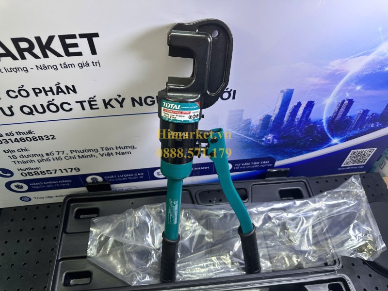 Kìm cắt thép thủy lực Total THSC022 trưng bày thực tế