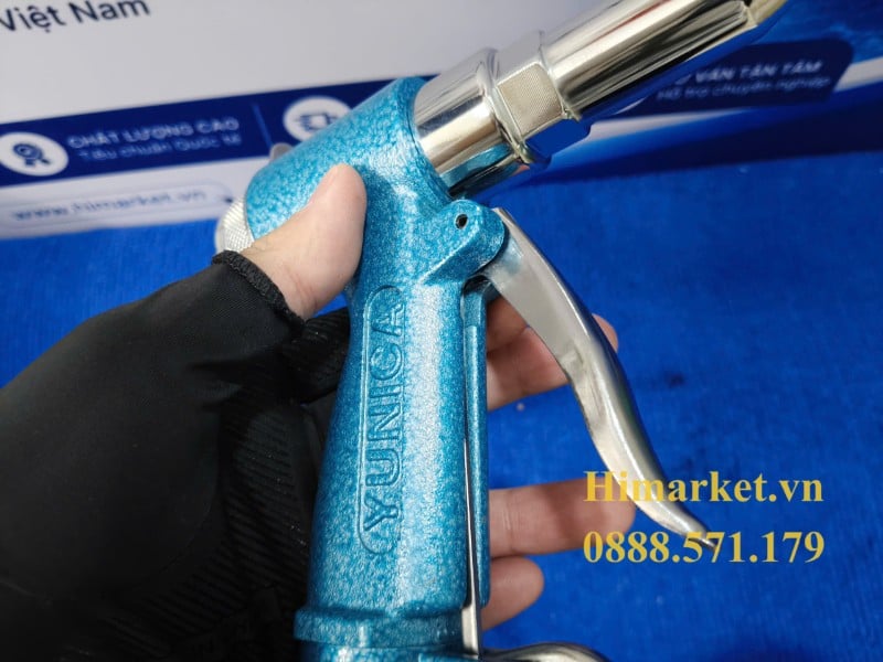 Mã sản phẩm YAR-500 đúc nổi trên thân máy rút đinh hơi Yunica