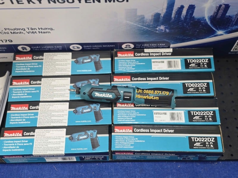 Kích thước nhỏ gọn của thân máy bắt vít Makita TD022DZ