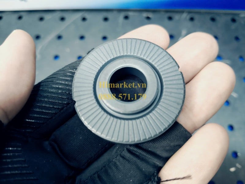 Mặt bích trong 42 Makita 224415-9 cận cảnh mặt có rãnh