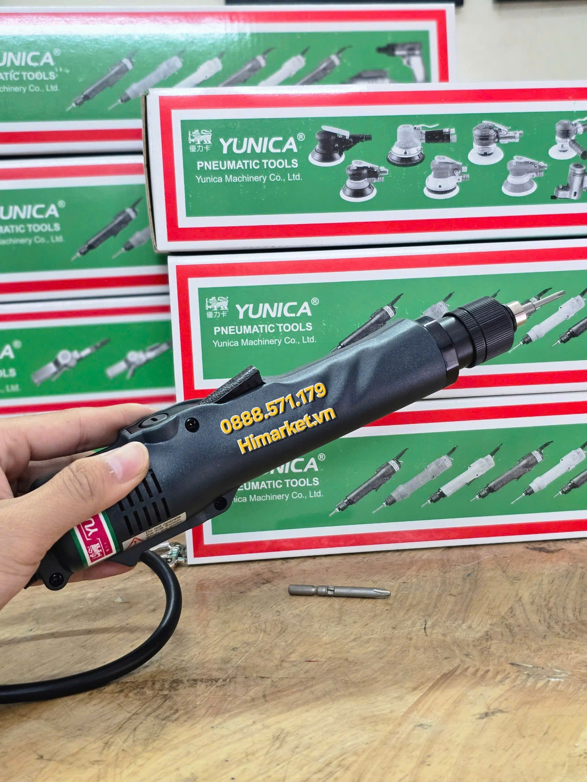 Máy bắt vít điện Yunica YD-268M có giá treo
