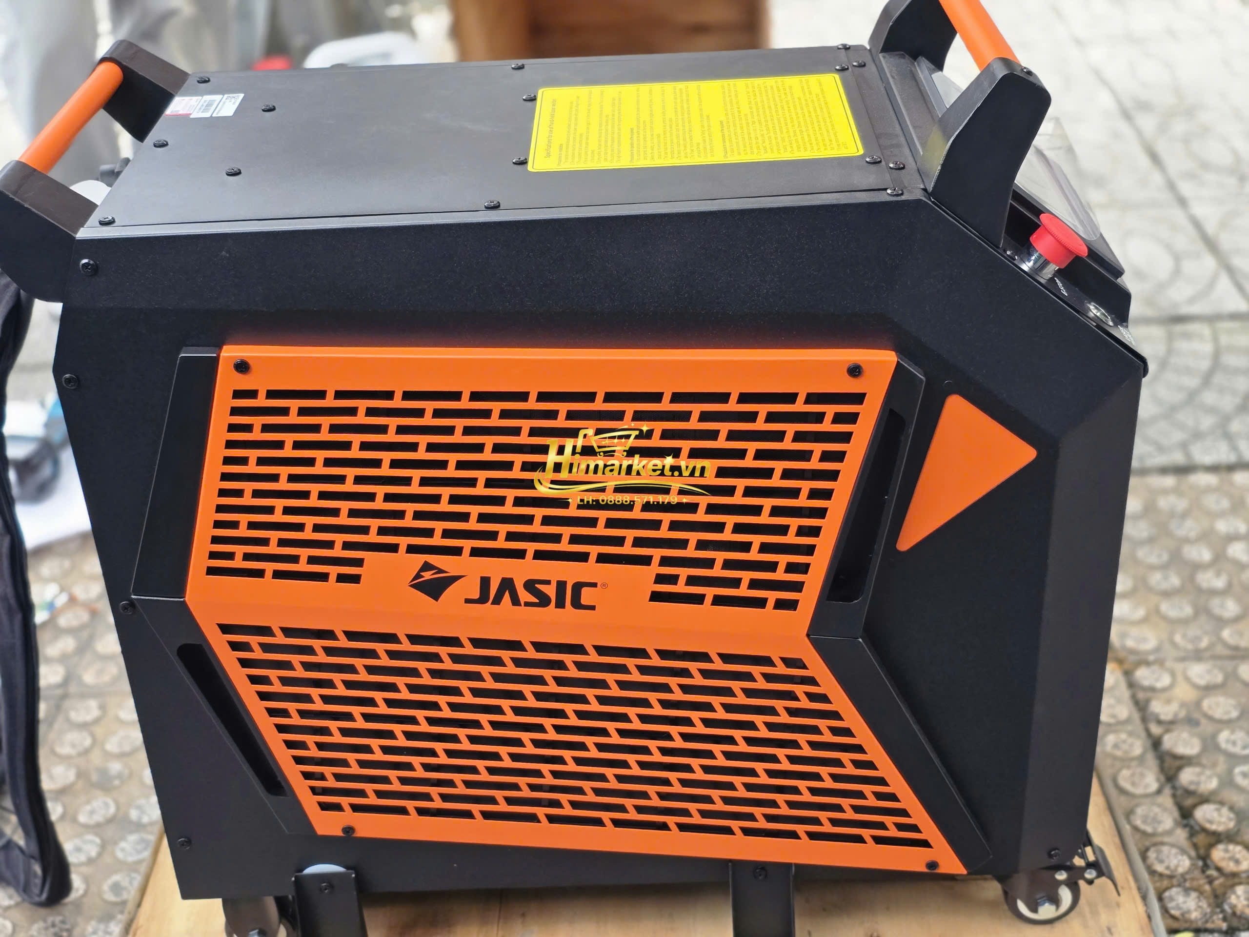 Mặt bên máy Laser Jasic LS-20000F Mặt bên máy hàn Laser Jasic LS-20000F với khe thông gió