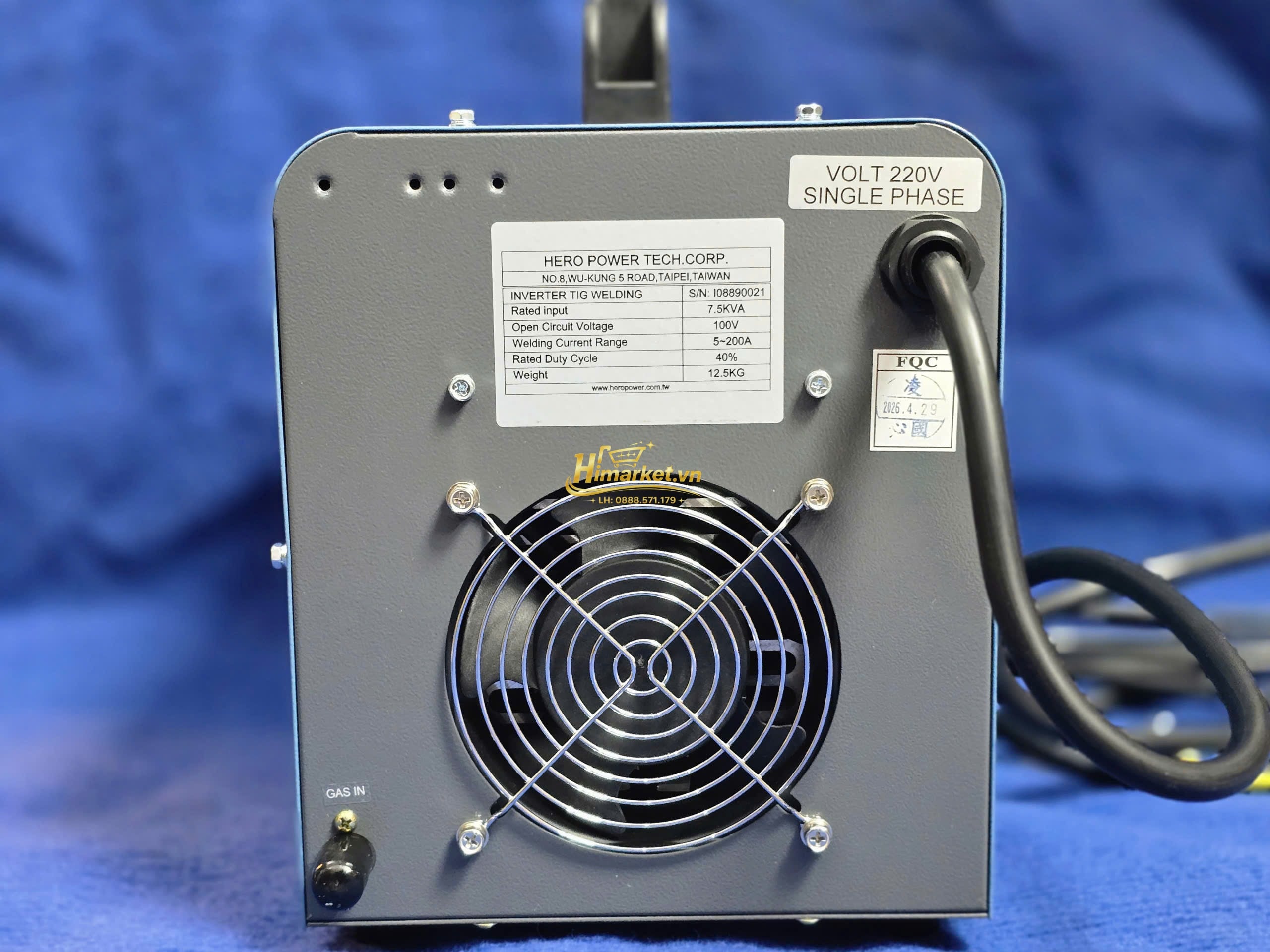 Mặt sau máy hàn TIG Hero F-20P với hệ thống tản nhiệt
