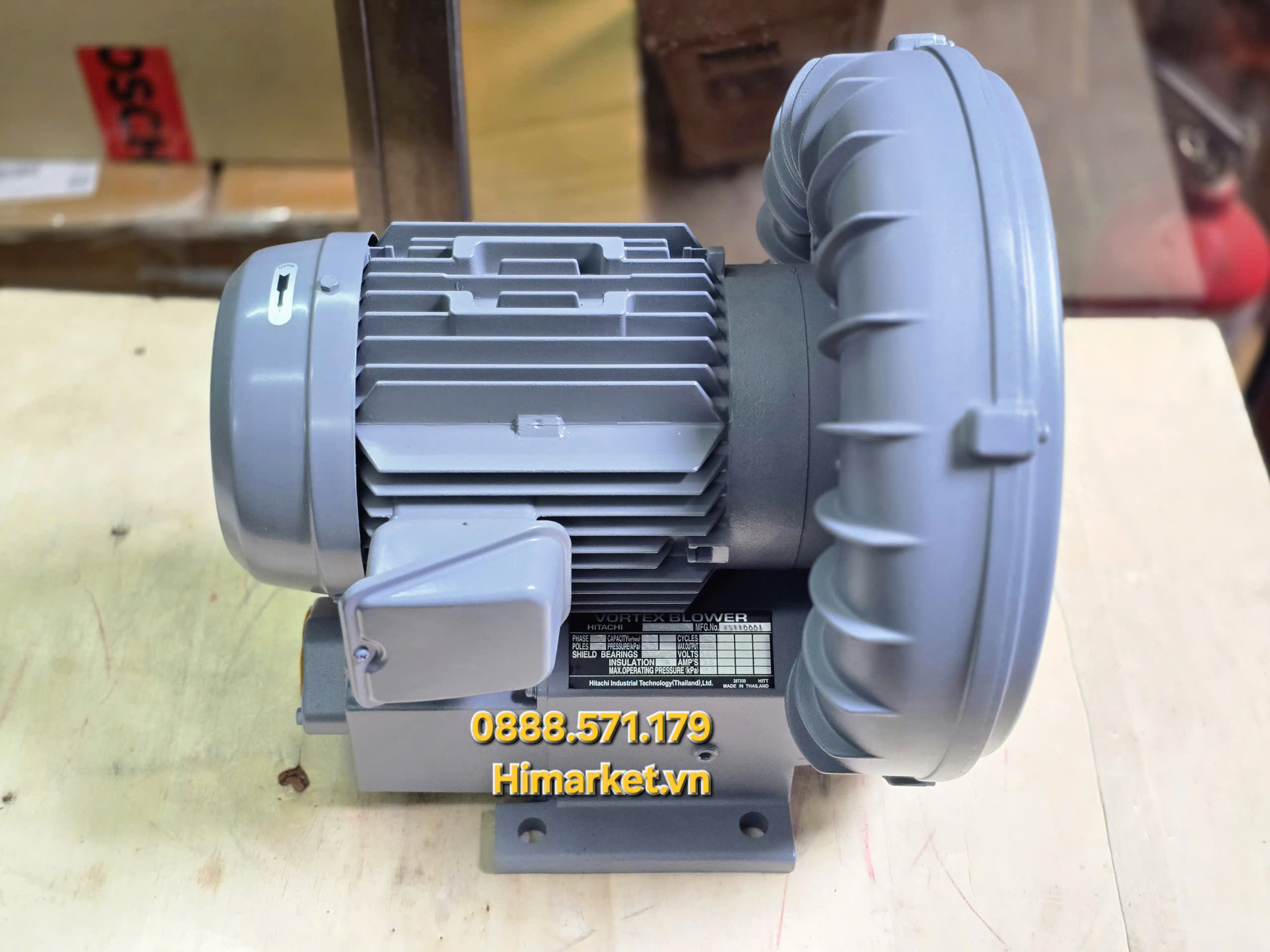 Mặt bên máy thổi khí Hitachi