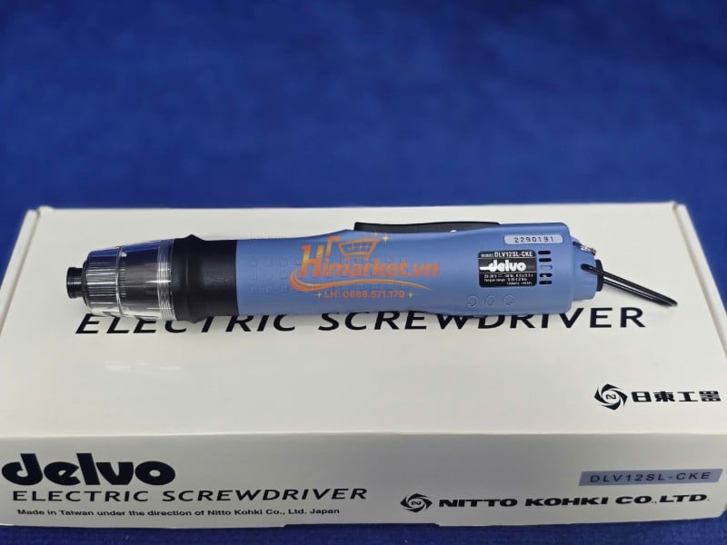Delvo DLV12SL-CKE CE nhìn ngang Máy vặn vít điện Delvo DLV12SL-CKE CE đặt trên hộp nhìn ngang