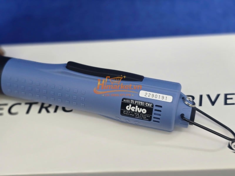 Thân sau và nhãn model Delvo DLV12SL-CKE CE Máy vặn vít điện Delvo DLV12SL-CKE CE thân sau và nhãn model