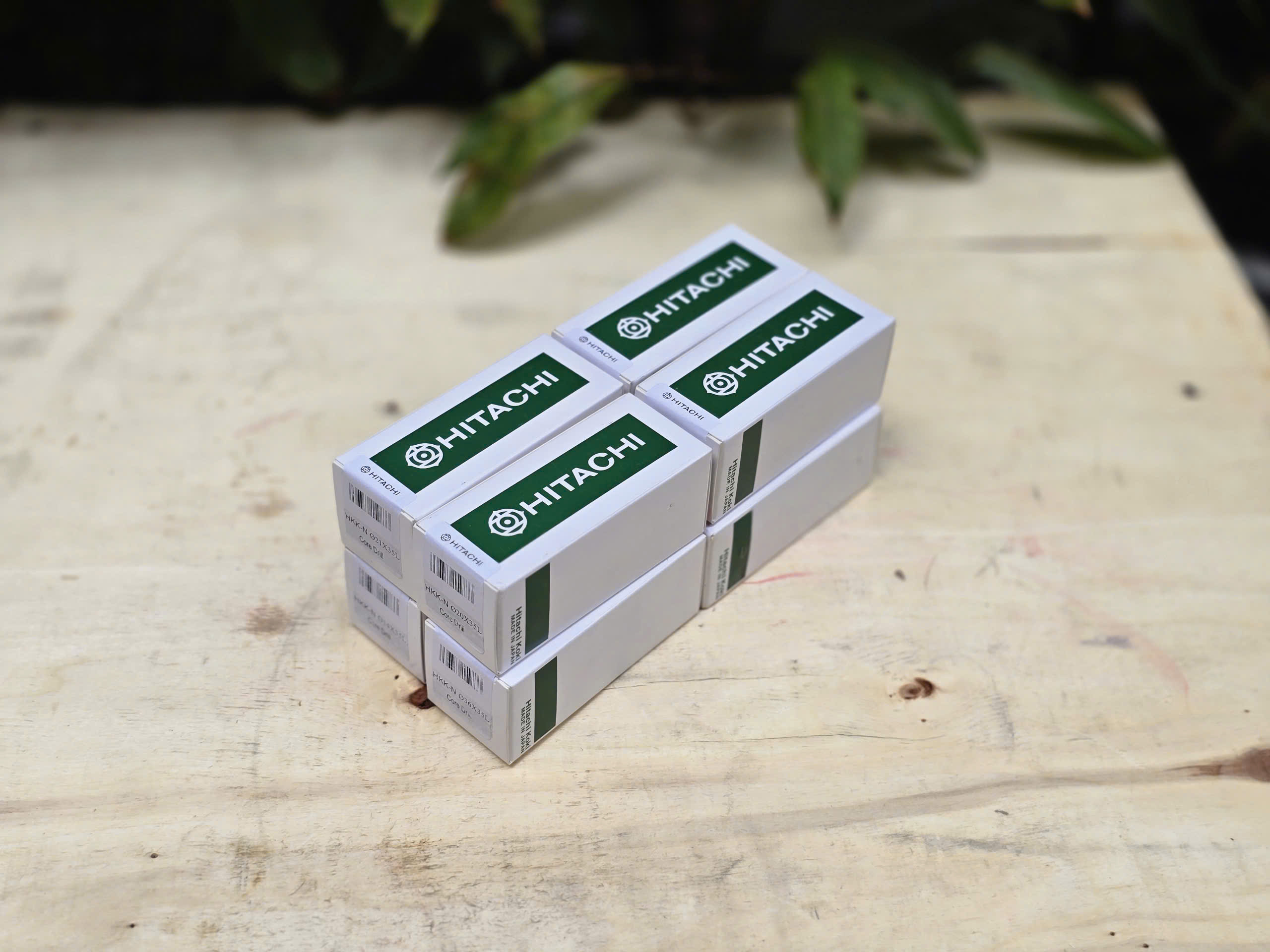 Mặt bên mũi khoan từ Hitachi