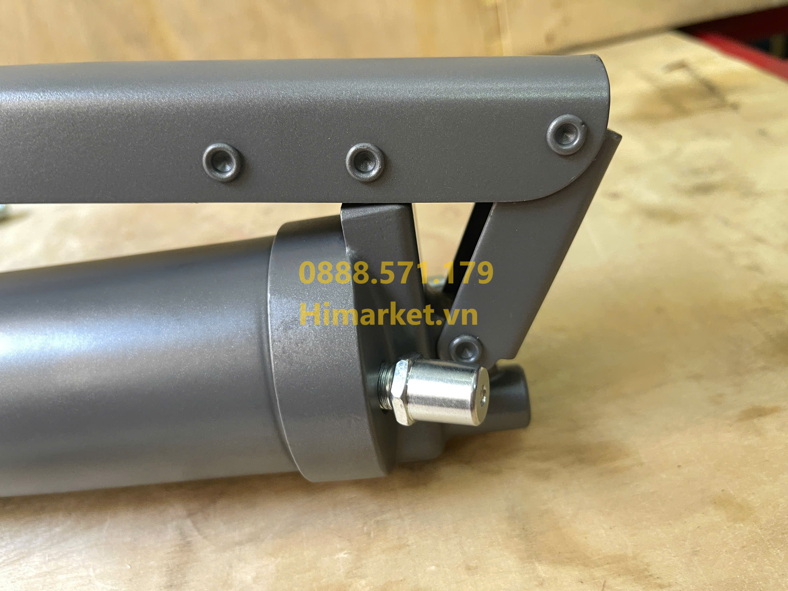 Súng bơm mỡ cầm tay Total 600cc THT111062