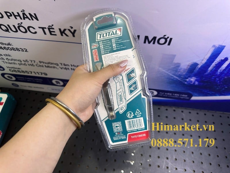 Mặt sau bao bì và tem phụ hướng dẫn sử dụng dao rọc cáp Total THT5136236