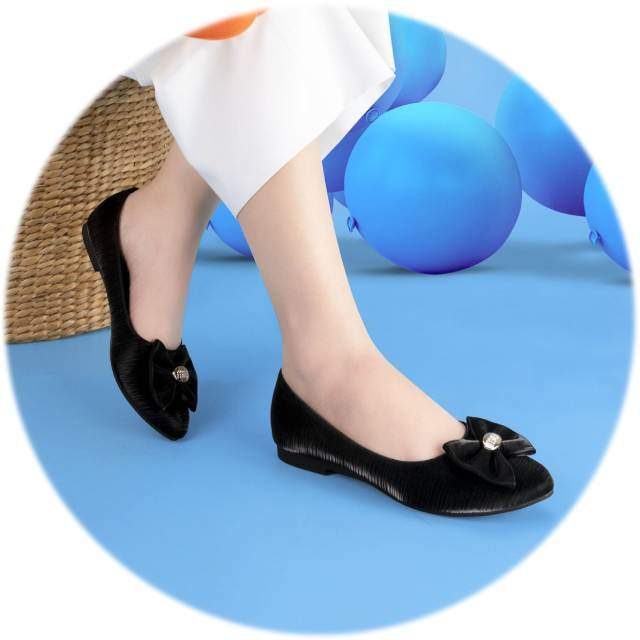 👠 Giày búp bê mũi nhọn – Vũ khí bí mật giúp nàng “ăn gian” dáng chuẩn