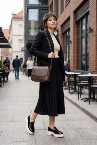 Phong cách hiện đại – Túi đeo vai giúp outfit thêm thời trang