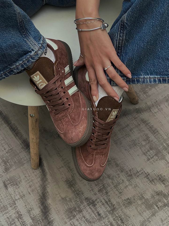 Giày Adidas Samba OG Preloved Brown IG1357 on feet