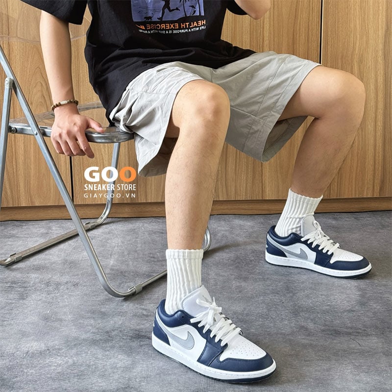 Giày Jordan 1 Low Midnight Navy 553558-141 on feet