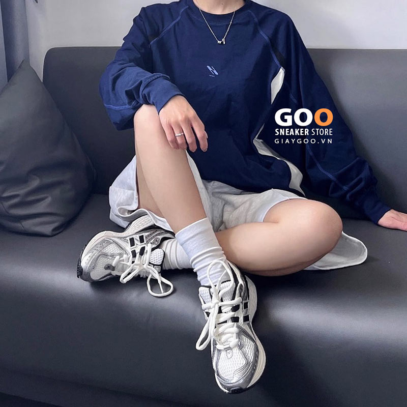 giày NB 1906r Silver Metallic Black outfit nữ