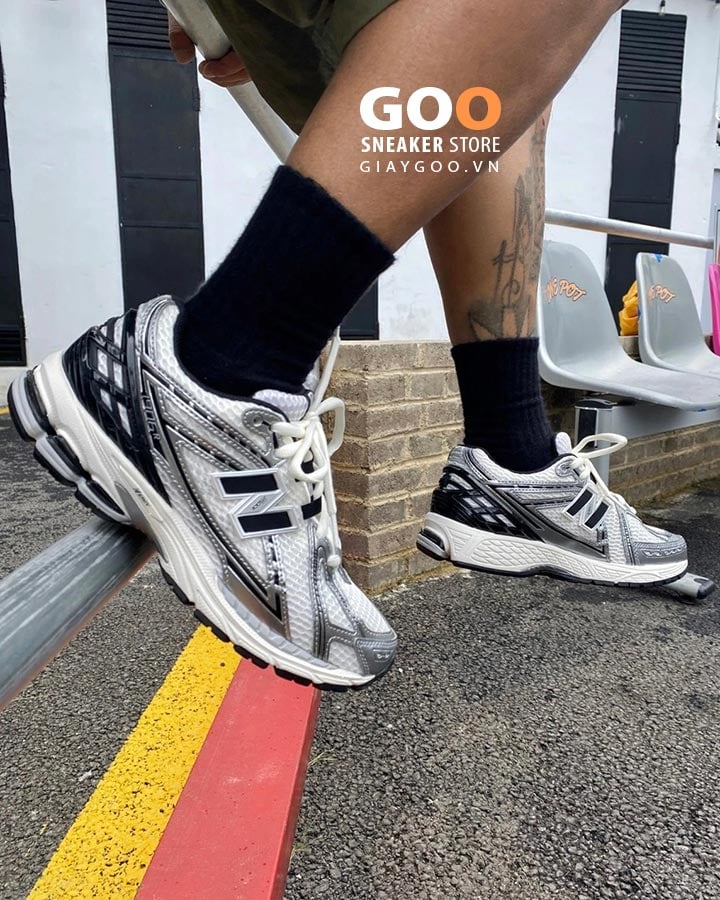 giày New Balance 1906r on feet nam