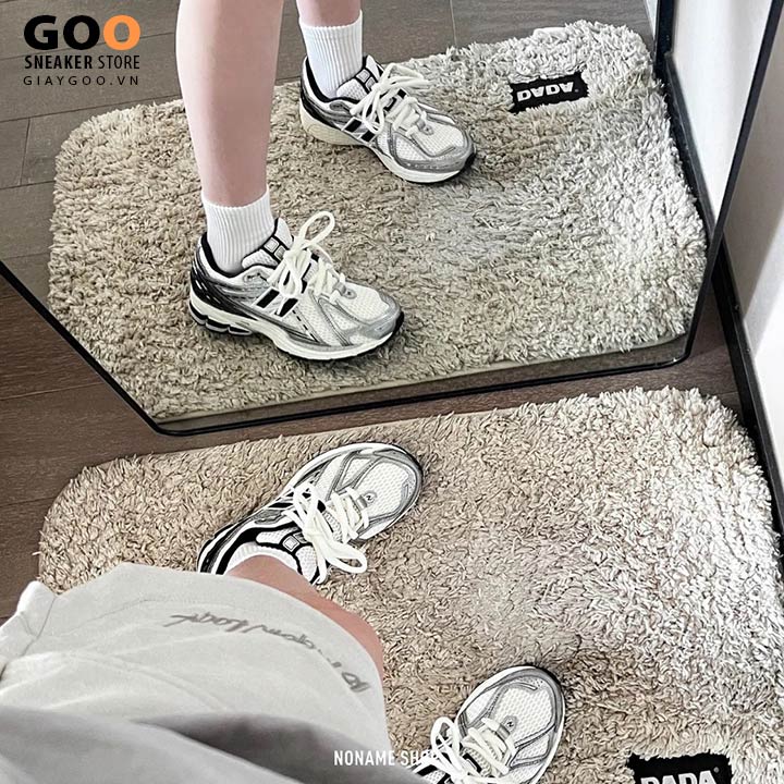 giày NewBalance 1906r on feet