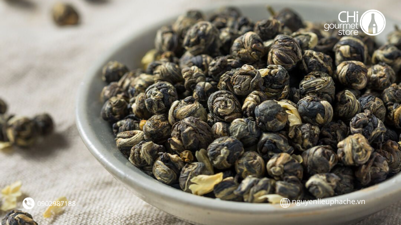 TRÀ OOLONG KHÓI LÀ GÌ? KHÁM PHÁ HƯƠNG VỊ TRẦM MẶC VÀ NGHỆ THUẬT RANG TRÀ ĐẶC SẢN