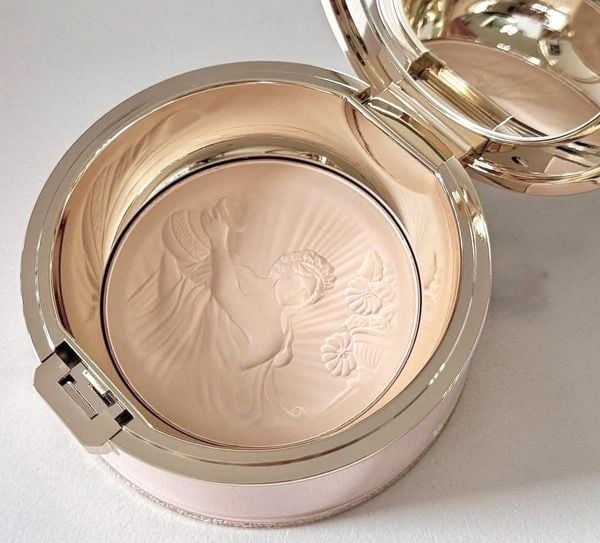 Phấn phủ Kanebo Milano Collection Face Up Powder 2026 phù hợp nhiều loại da