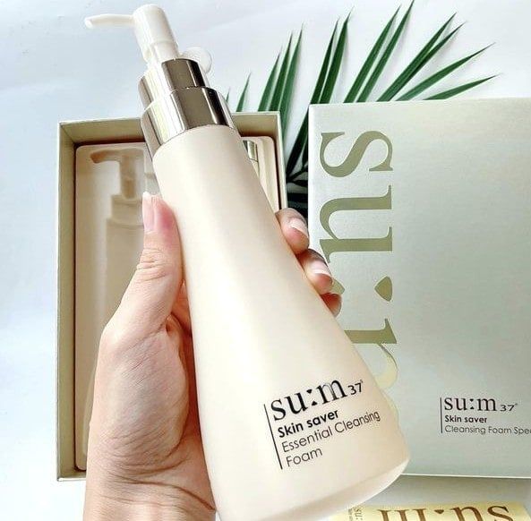 Sữa rửa mặt Sum37 Skin Saver giúp làm sạch dịu nhẹ cho da nhạy cảm