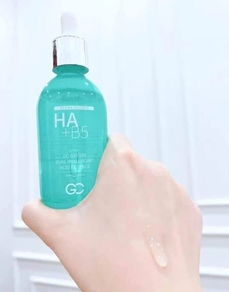 Serum cấp ẩm dùng trong routine chăm sóc da hằng ngày