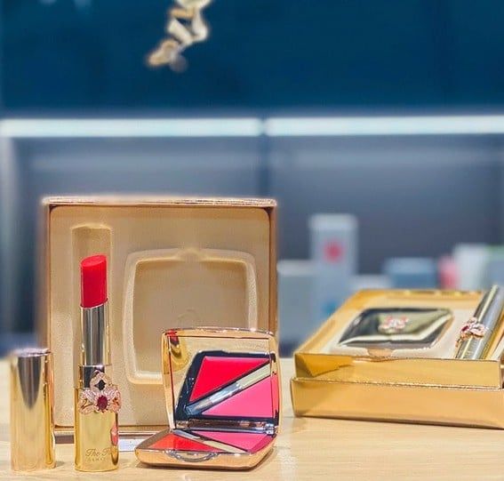 Son dưỡng môi OHUI giúp môi mềm mịn và căng bóng tự nhiên