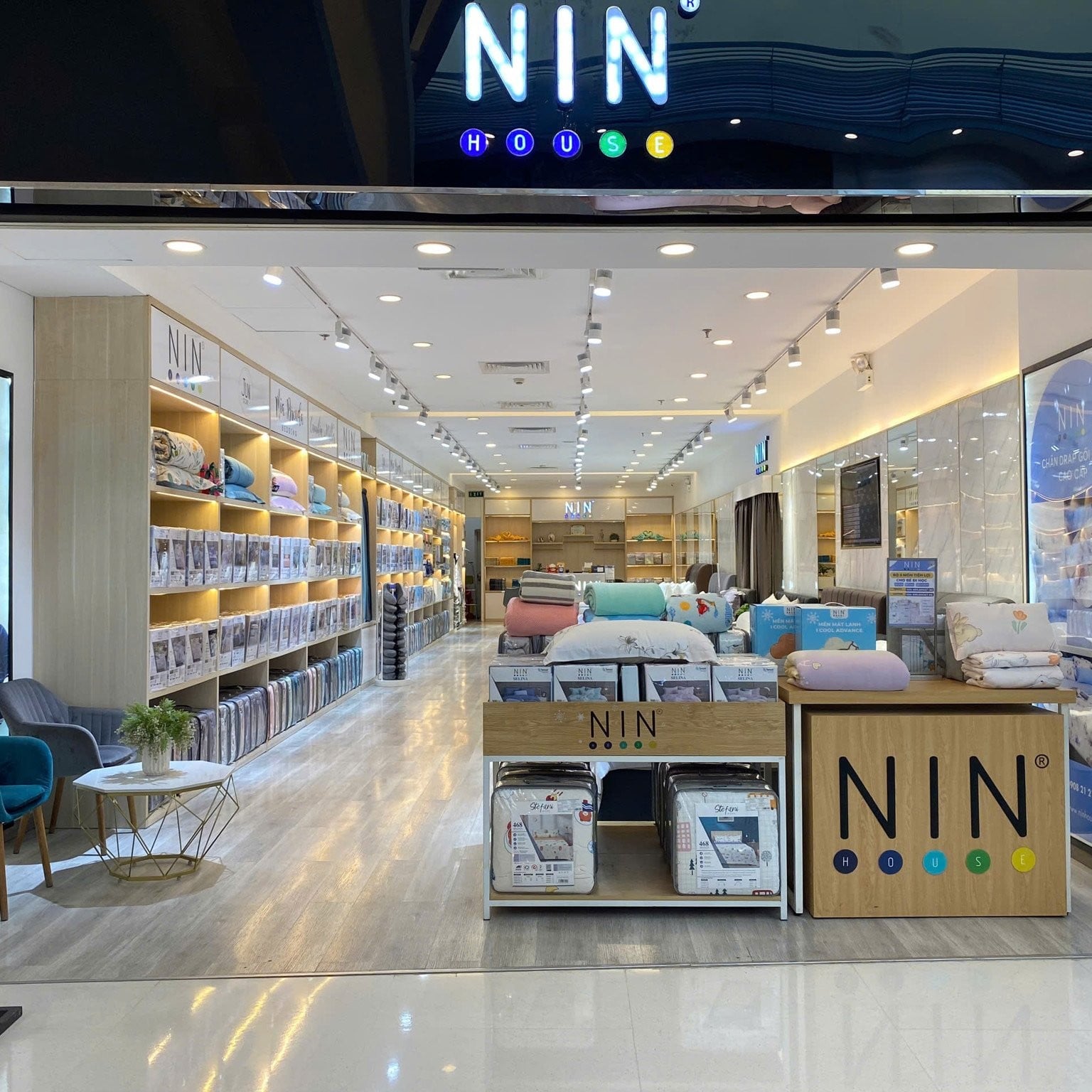 Hệ thống cửa hàng