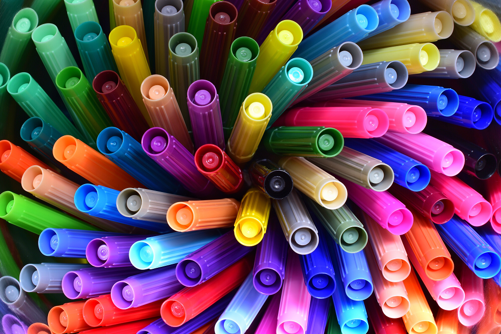 So sánh bút lông màu gốc nước, gốc dầu và acrylic - Nên chọn loại nào