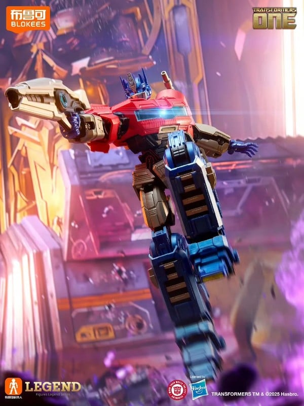 nShop bán Transformers ONE Action Edition 04 Orion Pax trở thành Optimus Prime sau khi dùng Matrix of Leadership