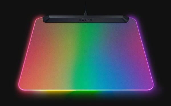 Bề mặt khuếch tán ánh sáng đều màu trên Razer Firefly V2 Pro nShop