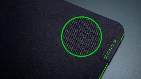 Cận cảnh bề mặt vải dệt mật độ cao giúp di chuột mượt mà trên Gigantus V2