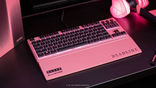 Góc làm việc cực chill cùng bàn phím Razer Ornata V3 TKL BLACKPINK nShop