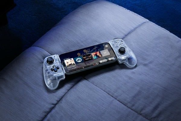 Chơi game di động với Razer Kishi V3 Phantom White nShop