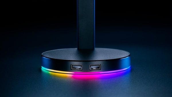 Razer Base Station V2 tích hợp USB Hub và jack 3.5mm - nShop