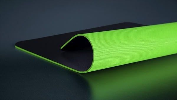 Đế cao su bọt mật độ cao chống trượt màu xanh của Razer Gigantus V2