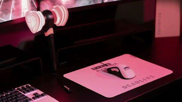 Góc chơi game với lót chuột Razer BLACKPINK Edition nShop