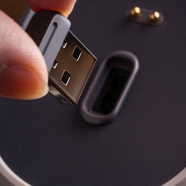 nShop bán Chuột Không Dây 8BitDo Retro R8 Mouse N Edition có ngăn chứa adapter receiver 2.4Ghz trong dock sạc