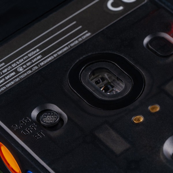 nShop bán Chuột Không Dây 8BitDo Retro R8 Mouse Xbox Edition có nút chuyển chế độ kết nối tiện lợi