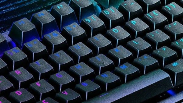 Keycap PBT Doubleshot bền bỉ trên bàn phím Razer Huntsman V3 Pro