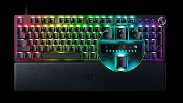 Layout Full-size và đèn LED hiển thị tính năng trên Huntsman V3 Pro