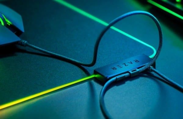 Ngàm giữ cáp chuột thông minh trên Razer Firefly V2 nShop