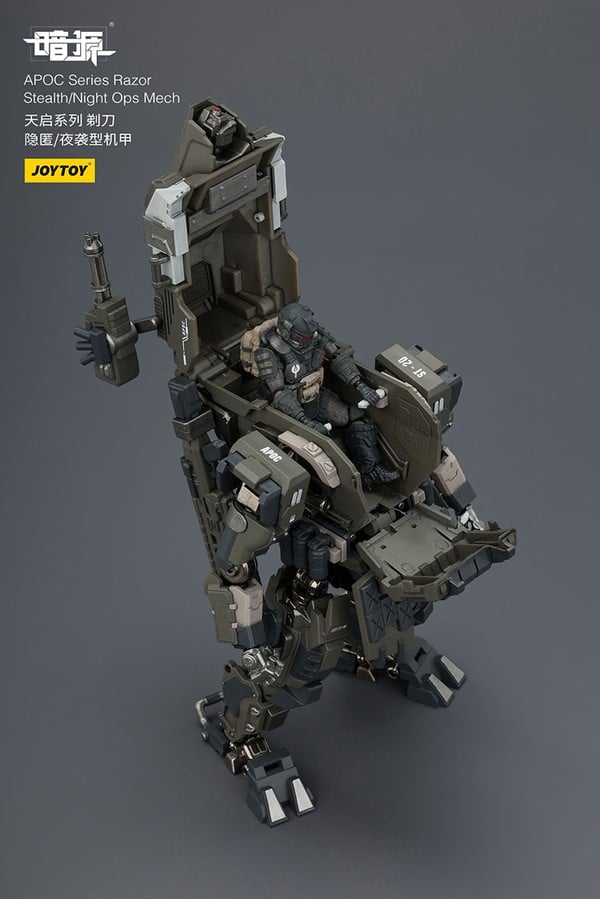 toàn cảnh Steel Ride Corps Assaulter Echo trong buồng lái JOY TOY JT03509 APOC Series Razor Stealth Night Ops Mech